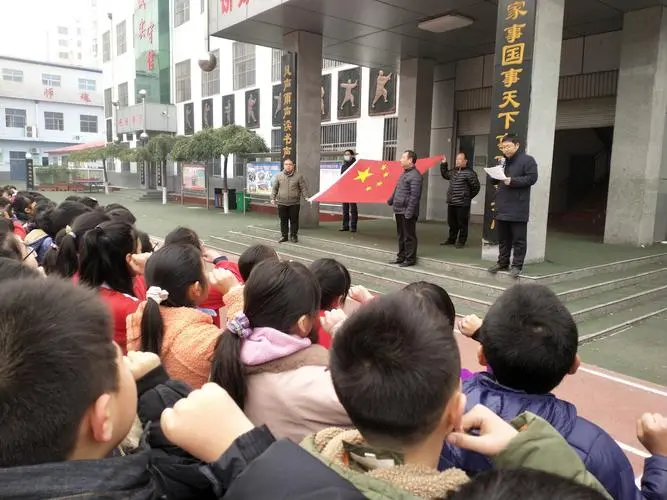邯郸魏县第二完小一女学生被老师上课“打脸”？